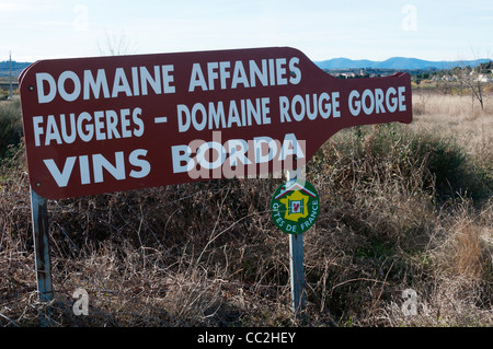 Direction sign to vineyards in Languedoc, France, in the shape of a wine bottle. See CC2HF1 for Left pointing sign. Stock Photo