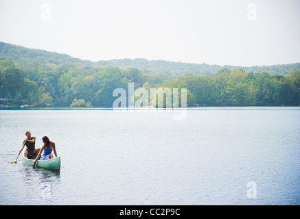 USA, New York, Putnam Valley, Roaring Brook Lake, Couple in boat on lake Stock Photo