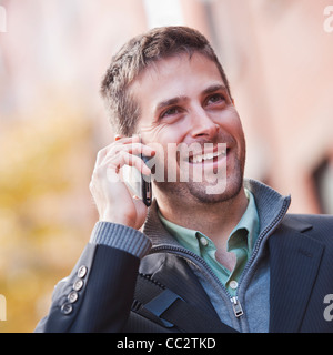 USA, New Jersey, Jersey City, Man talking on mobile phone Stock Photo