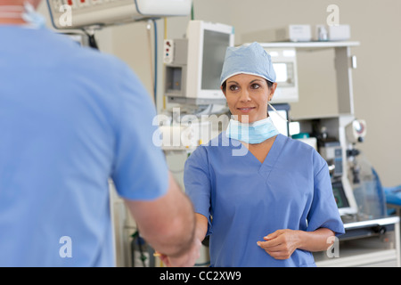 USA, Arizona, Phoenix, Surgeons in operating room Stock Photo