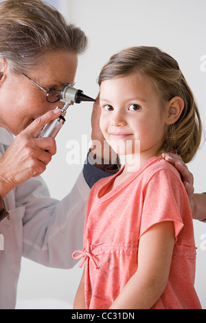 USA, California, Los Angeles, Female doctor examining girl (4-5) Stock Photo