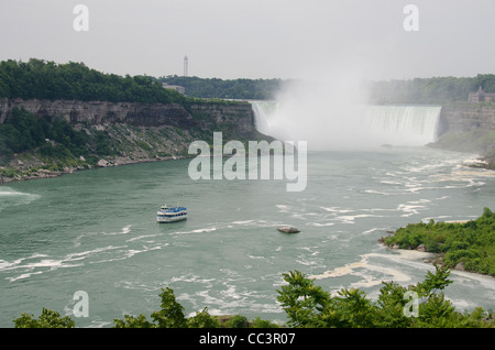 Canada, Ontario, Niagara Falls. Famous attraction along the Niagara River with typical sightseeing boat. Stock Photo