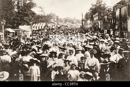 Crowds at St Giles Fair Oxford about 1910 Stock Photo