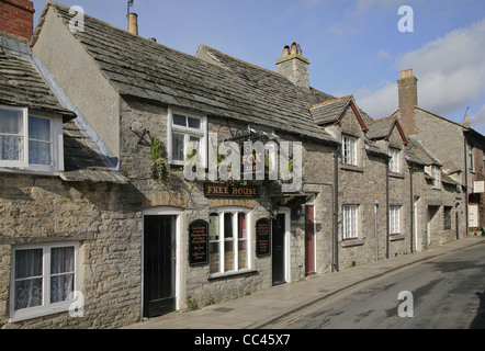 The Fox Inn in West Street Corfe Castle Dorset is reputed to date back to the 14th centure Stock Photo