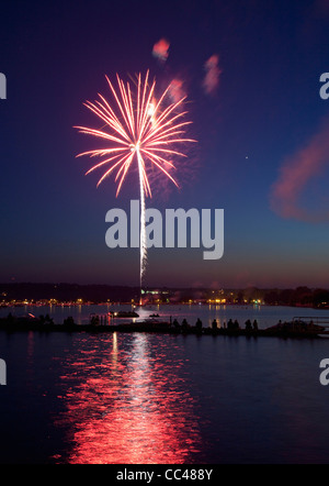 North America, USA, New York, Finger Lakes Region, Canandaigua, July 4th fireworks over Canandaigua Lake with spectators Stock Photo