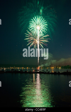 North America, USA, New York, Finger Lakes Region, Canandaigua, July 4th fireworks over Canandaigua Lake with spectators Stock Photo