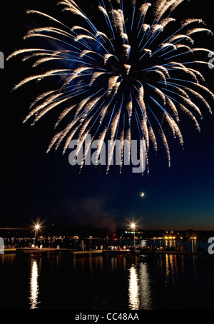 North America, USA, New York, Finger Lakes Region, Canandaigua, July 4th Fireworks over Canandaigua Lake with spectators Stock Photo