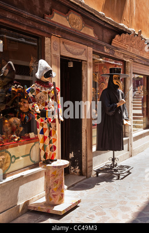 Shop front with typical manikins dressed in masks, Venice, Italy Stock Photo