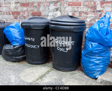 Contaminated sharps disposal Stock Photo: 79764065 - Alamy