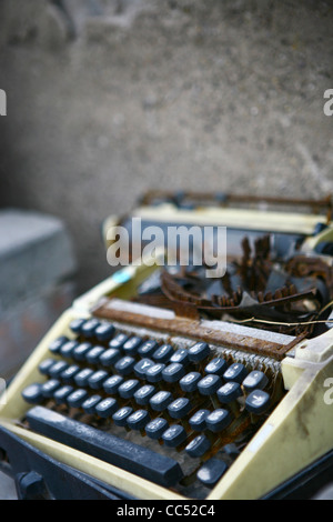 Abandoned typewriter, Beijing, China Stock Photo