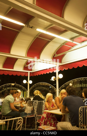 Österreich, Wien 10, Favoriten, Reumannplatz 13, Eiscafe Tichy hat das beste Eis. Stock Photo