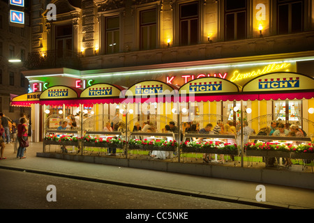 Österreich, Wien 10, Favoriten, Reumannplatz 13, Eiscafe Tichy hat das beste Eis. Stock Photo