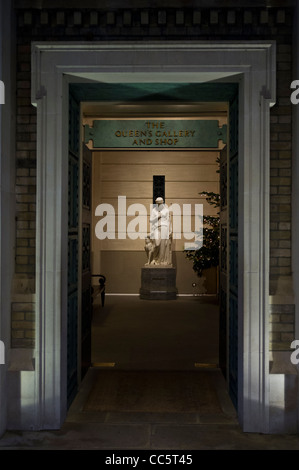 The entrance hall to The Queens Gallery in Buckingham Palace Road Stock Photo