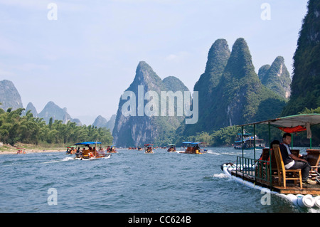 Wood rafts on Li river between Guilin and  Yangshuo, Guangxi province - China Stock Photo