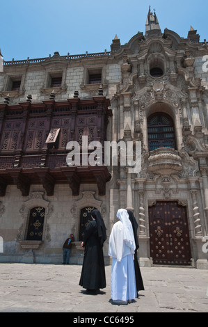 Peru, Lima. The Archbishop's Palace near the Basilica Cathedral of Lima. Stock Photo