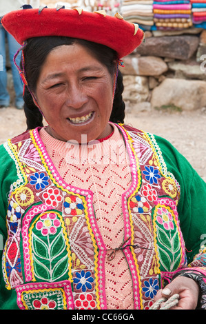 Peru. Feliz Viaje. Local souvenir vendors at the artisan market Puno les desea feliz viaje pass, Puno, Peru Stock Photo