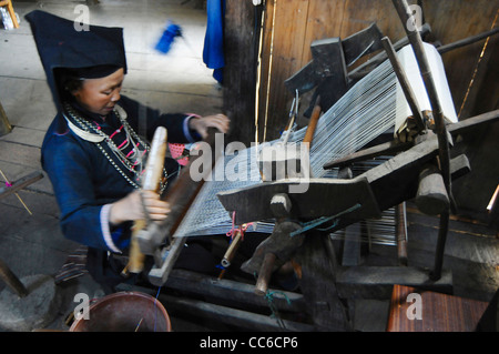 Heiyi Zhuang woman weaving, Napo Heiyi Zhuang Folk Area, Baise, Guangxi , China Stock Photo