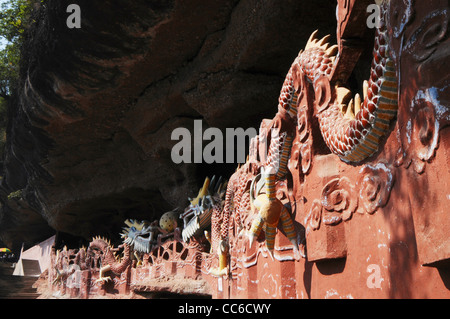 Dragon statue, Qingshou Rock, Duqiao Mountain, Yulin, Guangxi , China Stock Photo
