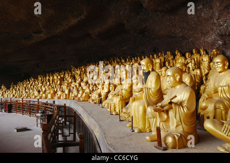 Arhat Hall, Qingshou Rock, Duqiao Mountain, Yulin, Guangxi , China Stock Photo