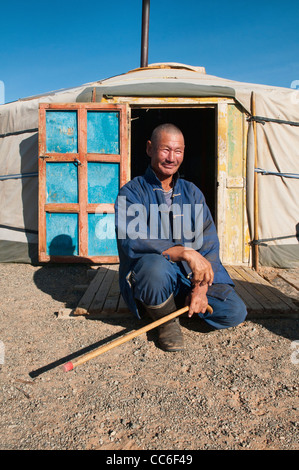 A traditional nomad camp in the Gobi Desert, Mongolia, Central Asia ...