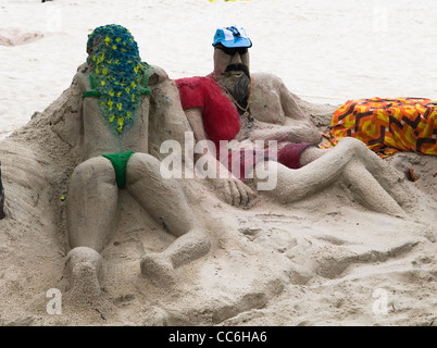 https://l450v.alamy.com/450v/cc6ha6/sand-figures-on-copacabana-beach-in-rio-de-janeiro-cc6ha6.jpg