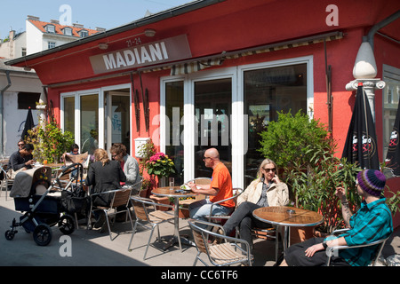 Österreich, Wien II, Karmelitermarkt, Restaurant Madiani serviert Spezialitäten aus Georgien. Stock Photo