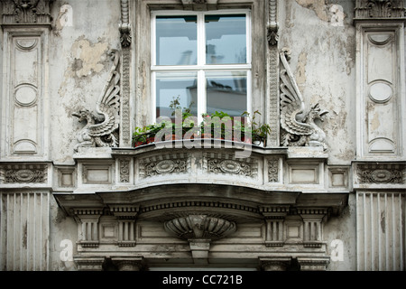 Österreich, Wien 4, Schönbrunner Strasse 1, Drachenschmuck an der Fassade Stock Photo