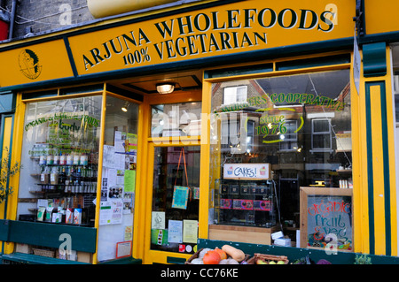 Arjuna Wholefoods Shop, Mill Road, Cambridge, England, UK Stock Photo