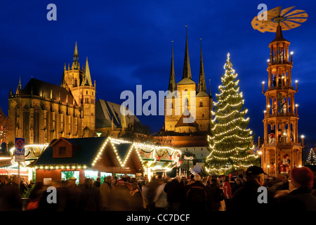 Christmas Market Dates St Malo 2022 Christmas Market And Carousel Merry-Go-Round At St Malo, Saint Malo,  Brittany, France In December Stock Photo - Alamy