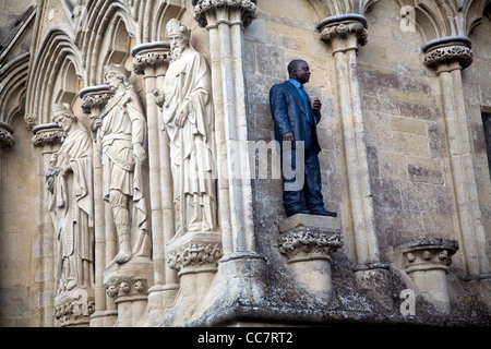 Man with Cup artwork by Sean Henry Salisbury cathedral, Wiltshire, England Stock Photo