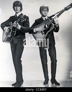 PETER AND GORDON Promotional photo of UK pop duo in 1964 with Gordon Waller at left and Peter Asher Stock Photo