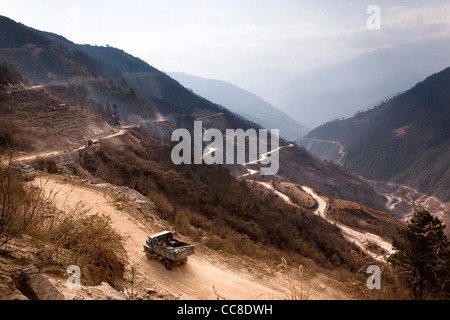 India, Arunachal Pradesh, Senge, work under way to construct new army road via Sela Pass to Tibetan border Stock Photo