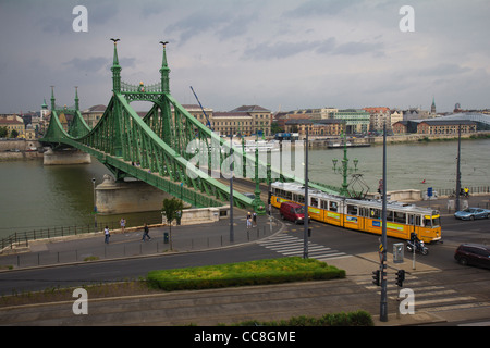 The Szabadság híd or Liberty Bridge (or Freedom Bridge) in Budapest, Hungary, connects Buda & Pest across the River Danube. Stock Photo
