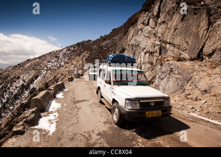 India, Arunachal Pradesh, Tata sumo 4WD share taxis on high altitude road to Sela Pass Stock Photo