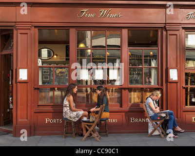 Customers outside the English Restaurant, Spitalfields, London, England. Stock Photo
