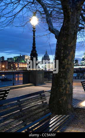 Queen's Walk, South Bank, London SE 1 with City Skyline including St Paul's Cathedral Stock Photo