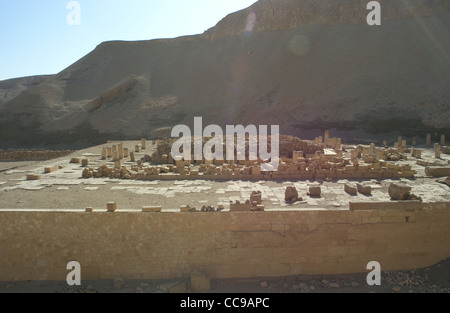 Mortuary Temple of Mentuhotep II. 11th Dynasty. Middle Kingdom. Exterior. Deir el-Bahari. Egypt. Stock Photo