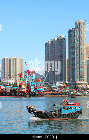 Traditional Chinese fishing junk in Victoria Harbor, Hong Kong  Stock Photo