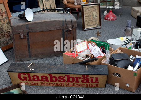 Frankfurt Flea market on Schaumankai Frankfurt Germany. Photo:Jeff Gilbert Stock Photo