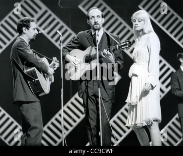 PETER PAUL AND MARY  US folk/rock group in 1964. Photo: Tony Gale Stock Photo