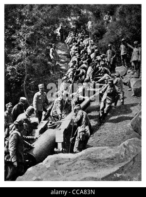 1915 Heavy weapons Italian Alpine campaign artillery hauled man power tug pull pulling mountain warfare cannon gunners gunner Stock Photo