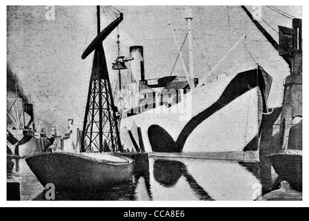 1918 Cunard steamer loading guns aboard Auxiliary cruiser Port London camouflage military deception measure 32 battleship Stock Photo