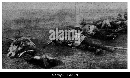1915 German infantry rifle advance cover artillery fire crawling crawl front line field trench Stock Photo