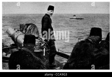 Turkish Navy Submarine Dardanelles spotted by Ottoman torpedo boat Giant Gun 1916 gunner U boat Navy Naval sailor periscope Stock Photo