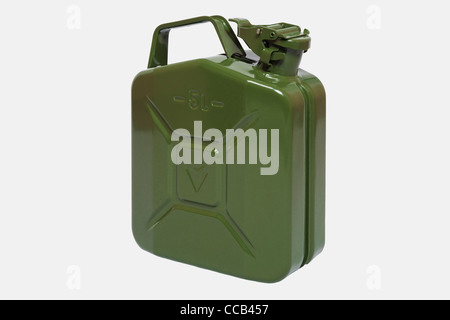 Detailansicht eines grünen 5 Liter Benzinkanisters aus Metall | Detail photo of a green 5 liter petrol can Stock Photo