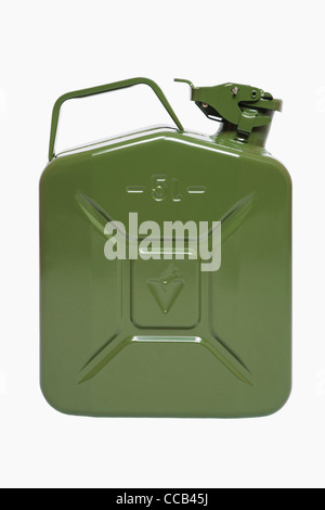 Detailansicht eines grünen 5 Liter Benzinkanisters aus Metall | Detail photo of a green 5 liter petrol can Stock Photo