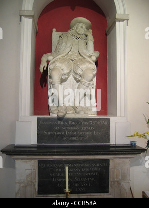 Memorial to Francis Bacon at his burial place, St Michael's church in St Albans, UK. Stock Photo