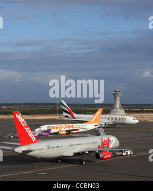 NEWCASTLE AIRPORT CONTROL TOWER TOWER WITH PLANES LINED UP IN FOREGROUND Stock Photo