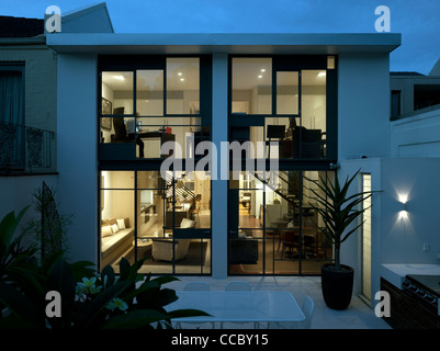 Woollahra Residence, Collins Vergnaud Architecture Design, Sydney, 2010, rear elevation at dusk - doors closed Stock Photo