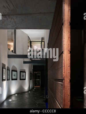STEFAN ANTONI OLMESDAHL TRUEN ARCHITECTS PRIVATE HOUSE CAPE TOWN SOUTH AFRICA HALLWAY INTERIOR Stock Photo